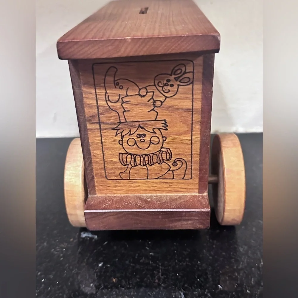 Vintage 1970 Toystalgia Wooden Circus Box Car Bank with Working Wheels - Picture 5 of 6